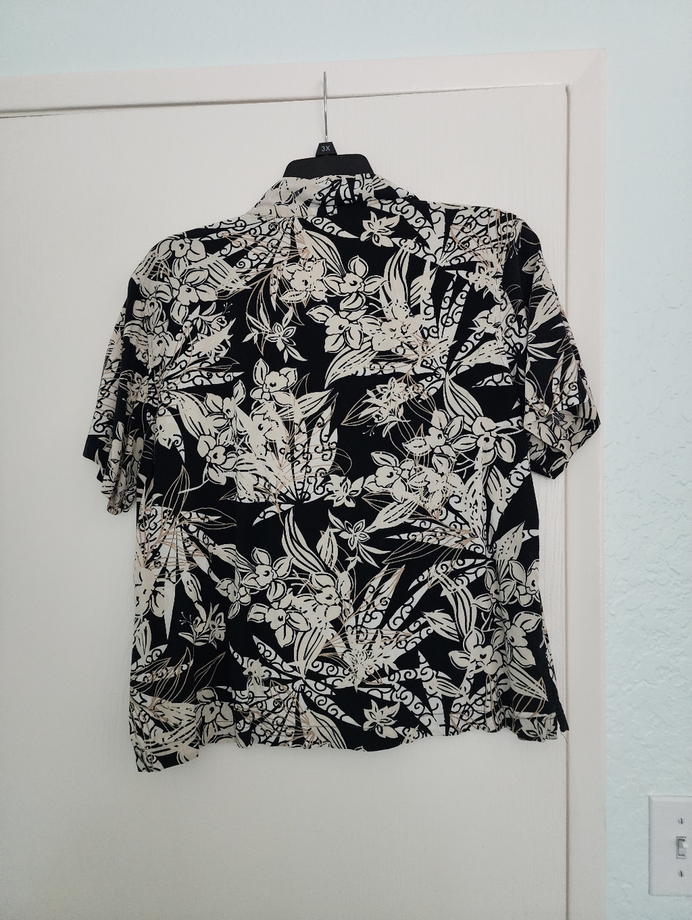 Erika Black And White Hawaiian button down shirt - Picture 3 of 3
